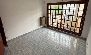 Amplia y luminosa casa en alquiler anual