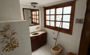 Amplia y luminosa casa en alquiler anual