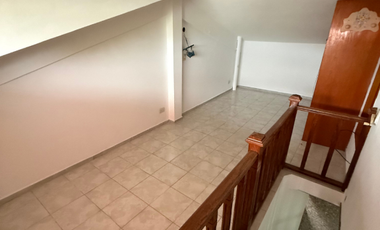 Amplia y luminosa casa en alquiler anual