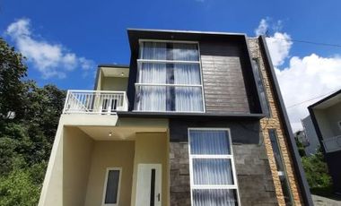 Rumah villa lengkap dengan rooftop view pegunungan