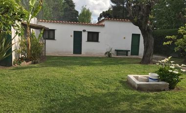 Propiedad de 10800m²- Casa princ. 5 amb.-Casa Huesp.3 amb.Casa Caseros 3 amb