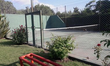 Propiedad de 10800m²- Casa princ. 5 amb.-Casa Huesp.3 amb.Casa Caseros 3 amb