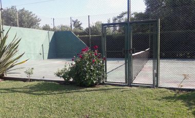 Propiedad de 10800m²- Casa princ. 5 amb.-Casa Huesp.3 amb.Casa Caseros 3 amb