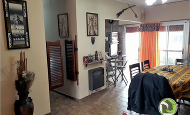 VENTA - CASA 4 ambientes - QUILMES - Barrio Petrolero.
