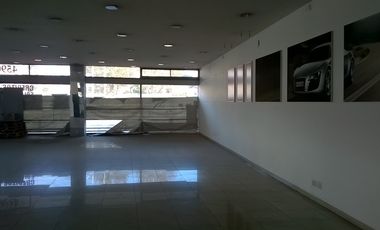 Imponente Local - Avellaneda - Excelente ubicacion - Ideal concesionaria.