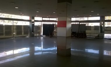 Imponente Local - Avellaneda - Excelente ubicacion - Ideal concesionaria.