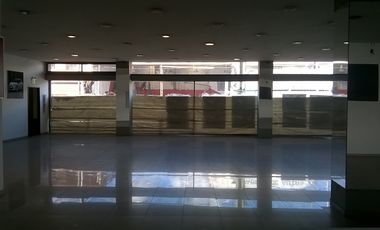 Imponente Local - Avellaneda - Excelente ubicacion - Ideal concesionaria.