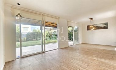 Casa en venta de 3 dorm. en Chicureo