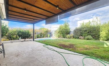 Casa en venta de 3 dorm. en Chicureo