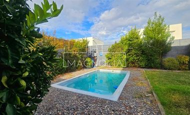Casa en venta de 3 dorm. en Chicureo