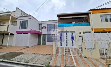 COD. 4306 - SE ARRIENDA CASA - BARRIO: MEJORAS PUBLICAS