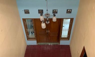 Disewakan Rumah 2 Lantai Lokasi di Babatan Indah, Surabaya