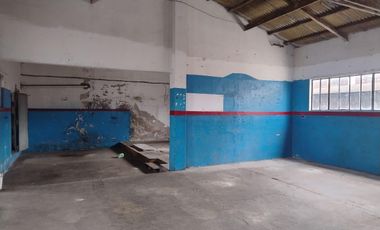 Galpon con pequeña vivienda. A Reciclar. Permuta.
