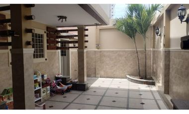 Hermosa Casa Sector Sur Manta.