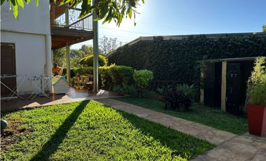 HERMOSA CASA AV TOMAS GUIDO Y TAMBOR DE TACUARI