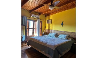 HERMOSA CASA AV TOMAS GUIDO Y TAMBOR DE TACUARI