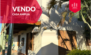 HERMOSA CASA AV TOMAS GUIDO Y TAMBOR DE TACUARI