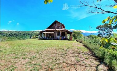 VENDO CASA Y UNA HECTAREA EN GUALACA
