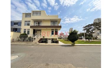 Venta Casa 3 Pisos Frente A Parque De Los Músicos Urb. Primavera