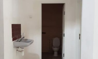 Disewa Rumah Satu Setengah Lantai Lokasi Strategis