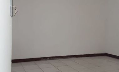 Disewa Rumah Satu Setengah Lantai Lokasi Strategis