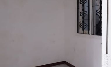Disewa Rumah Satu Setengah Lantai Lokasi Strategis