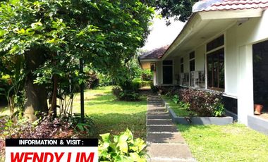 DIJUAL RUMAH ASRI dgn TAMAN, S.POOL di Jl GAHARU, CILANDAK BARAT