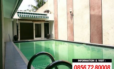 DIJUAL RUMAH ASRI dgn TAMAN, S.POOL di Jl GAHARU, CILANDAK BARAT