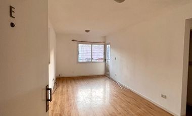 Departamento de 2 AMBIENTES ubicado a 200 metros de la estación