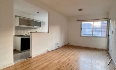 Departamento de 2 AMBIENTES ubicado a 200 metros de la estación