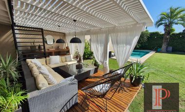 moderna casa minimalista en lomas de zamora con 4 dormitorios piscina climatizada quincho cochera doble en paralelo