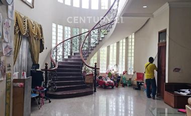 Rumah Mewah Dan Nyaman Di Bandung, Bangunan 2 Lantai