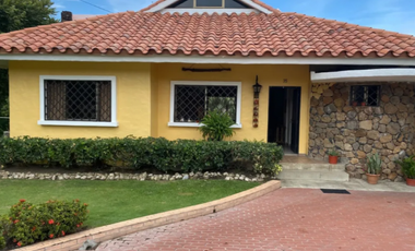 CASA CON AMPLIA TERRAZA EN CORONADO CLUB ECUESTRE
