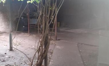 CASA A REFACCIONAR EN LOTE DE 300MT2 EN VENTA - HURLINGHAM