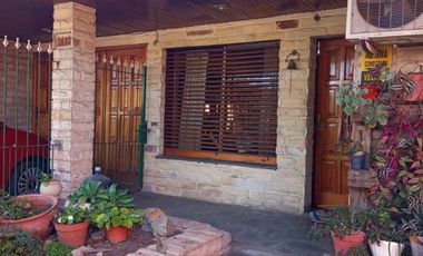 Importante Chalet En Venta En Villa Adelina San Isidro