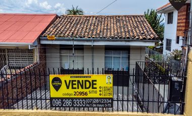 Casa de venta en Av. de las Américas – código:20956
