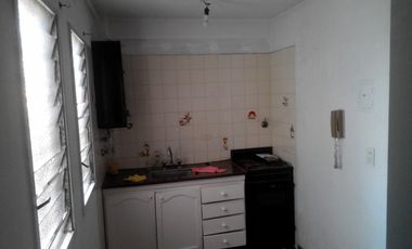 DEPTO 1 AMB. Y MEDIO EN SAN ISIDRO. DON BOSCO 100 2 PISO AL FRENTE