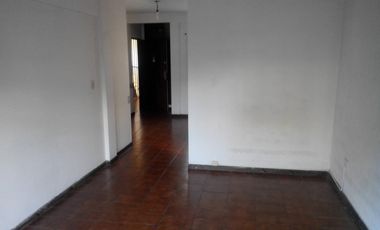 DEPTO 1 AMB. Y MEDIO EN SAN ISIDRO. DON BOSCO 100 2 PISO AL FRENTE