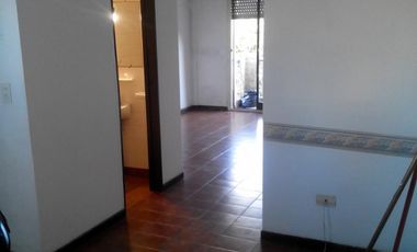 DEPTO 1 AMB. Y MEDIO EN SAN ISIDRO. DON BOSCO 100 2 PISO AL FRENTE
