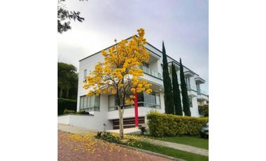 HERMOSA CASA EN UNIDAD CERRADA LA ESTRELLA SECTOR PUEBLO VIEJO