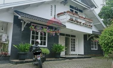 Rumah bagus nan menawan Cipedes atas Sukajadi