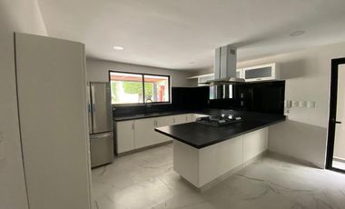 Casa en Venta con amplios espacios en Lomas de Angelópolis
