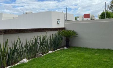 Casa en Venta con amplios espacios en Lomas de Angelópolis