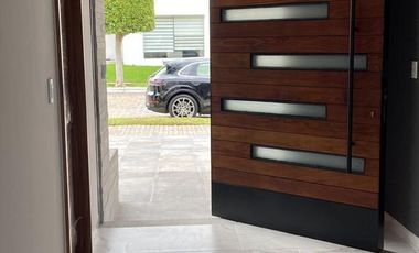 Casa en Venta con amplios espacios en Lomas de Angelópolis