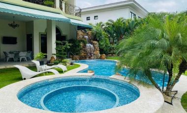 CASA  EN SANTA MARIA  GRANDE 1150m2 6 RECAMARAS CON PISCINA