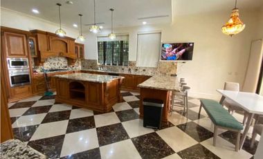 CASA  EN SANTA MARIA  GRANDE 1150m2 6 RECAMARAS CON PISCINA