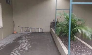 Rumah Kutisari hadap timur STRATEGIS