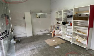 Local con importante frente en Almagro