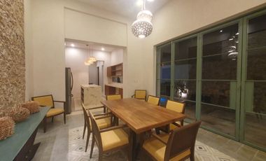HERMOSA CASA NUEVA EN EL CENTRO DE MERIDA