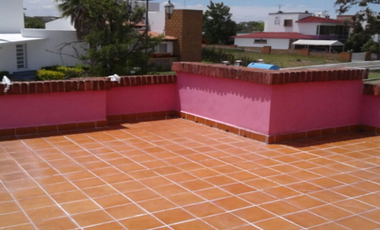 CASA EN CLUB DE GOLF TEQUISQUIAPAN RUSTICA GRAN OPORTUNIDAD